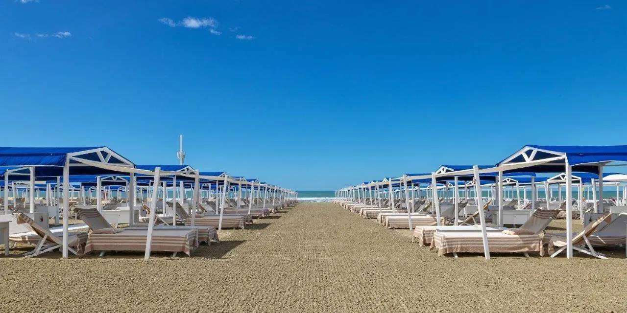 Hotel Hermitage Forte dei Marmi 4*,